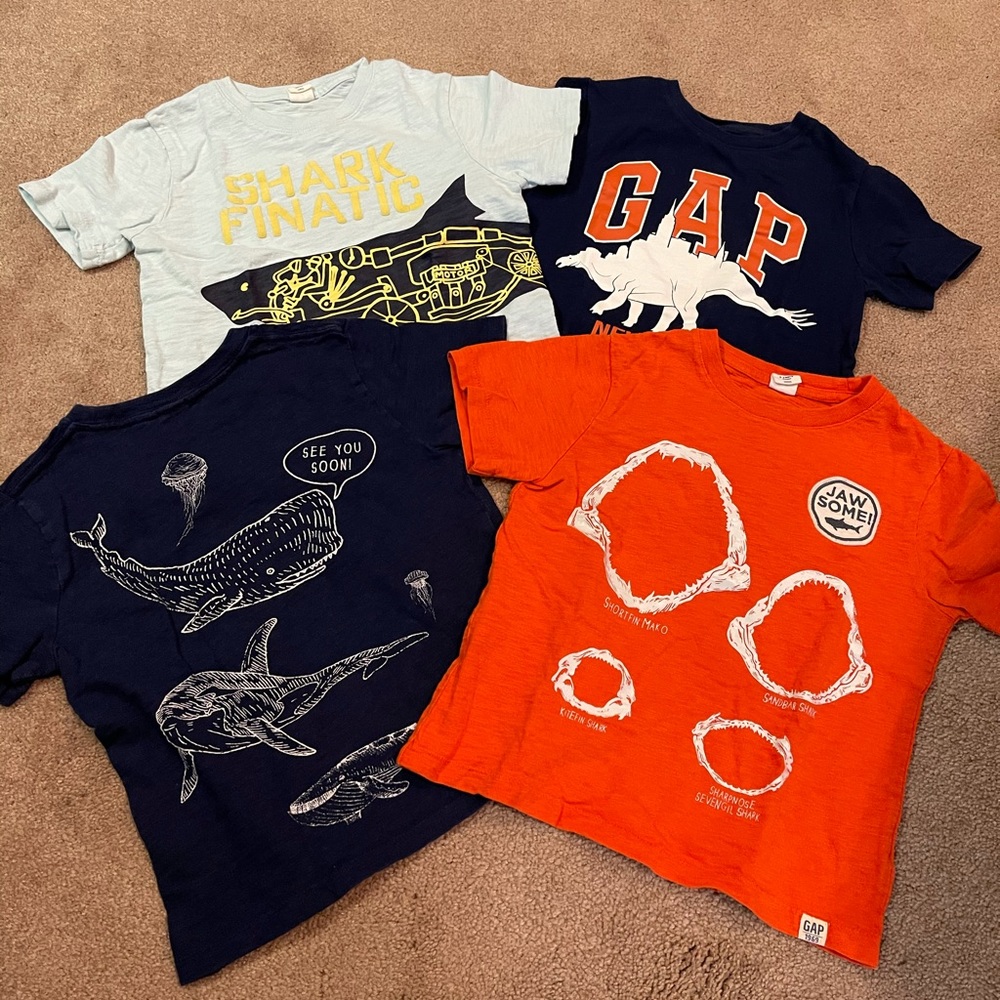 4 GAP boy’s T-shirts Size 5